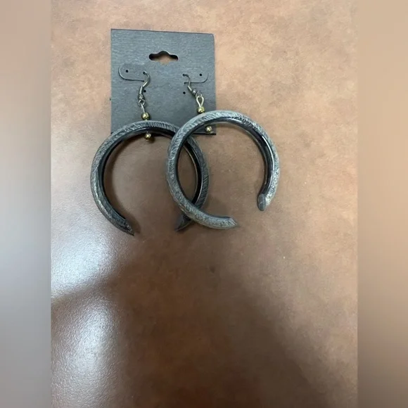 Black and Gold Hoop Necklace with earrings-Contemporary, statement piece - Picture 9 of 9